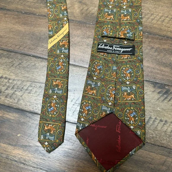 Salvatore Ferragamo | Vintage Lion Silk Tie - Picture 5 of 5
